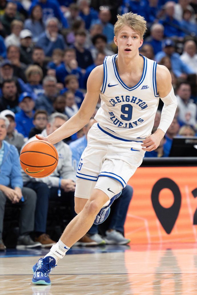 Creighton guard Ty Davis dribbles the ball upcourt during the second half against Xavier.