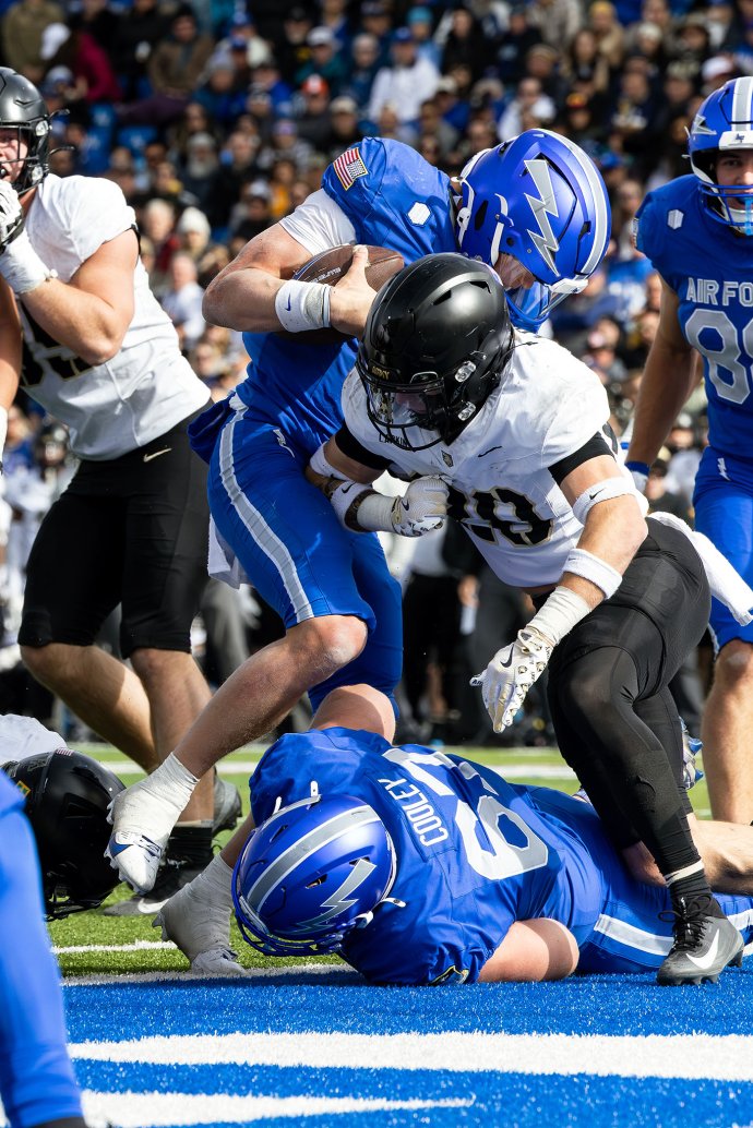 Air Force quarterback Liam Szarka runs for a touchdown against Army during the third quarter.