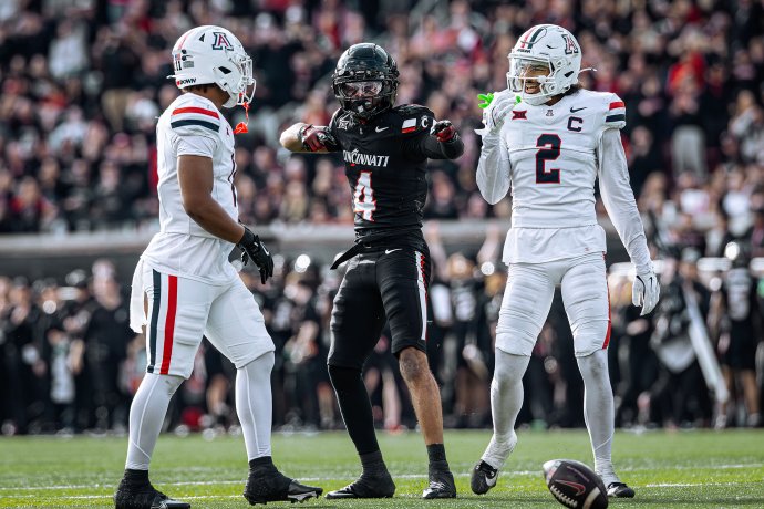 Cincinnati wide receiver Cyrus Allen (4) signals a first down after making a reception against Arizona.
