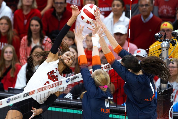 NCAA Volleyball 2025: Nebraska 3:0 Illinois