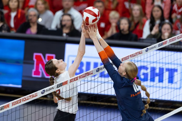 NCAA Volleyball 2025: Nebraska 3:0 Illinois