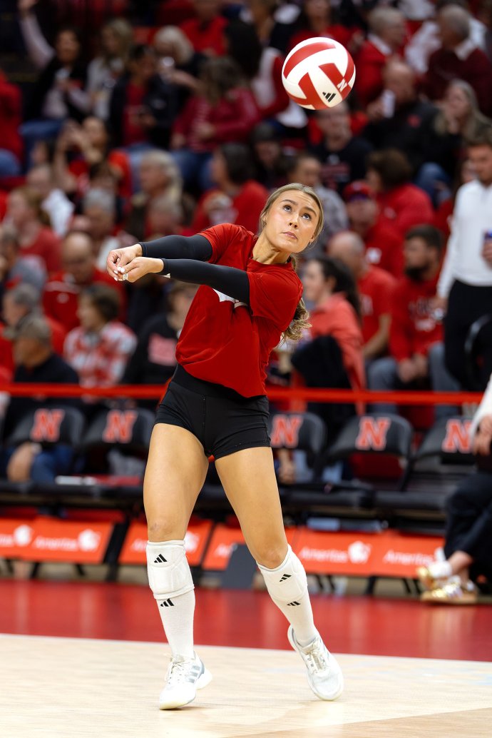 NCAA Volleyball 2025: Nebraska 3:0 Iowa
