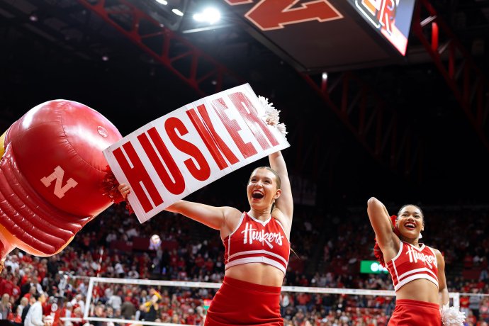 NCAA Volleyball 2025: Nebraska 3:0 Iowa
