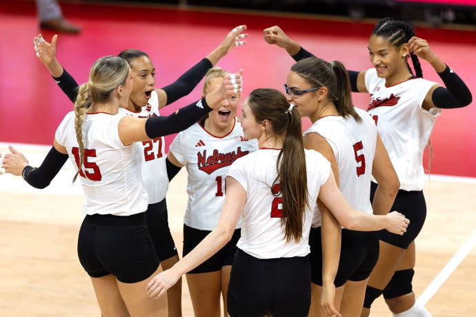 NCAA Volleyball 2025: Nebraska 3:0 Iowa