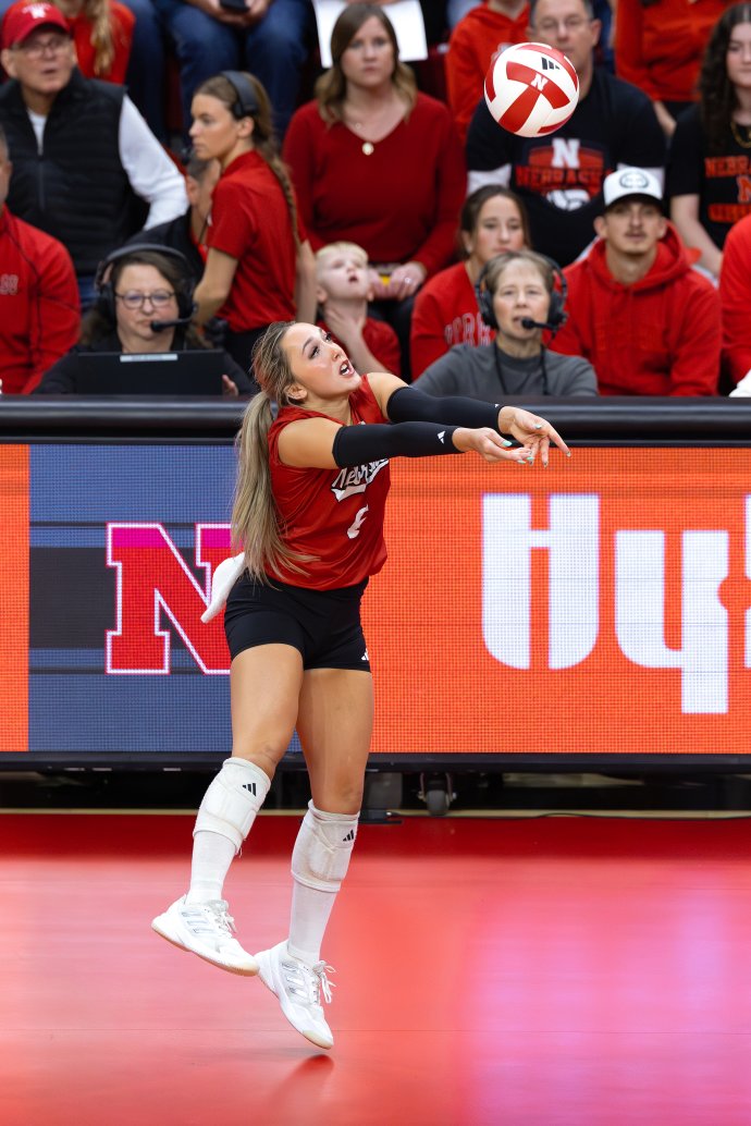 NCAA Volleyball 2025: Nebraska 3:0 Iowa