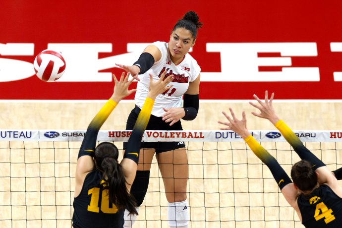 NCAA Volleyball 2025: Nebraska 3:0 Iowa