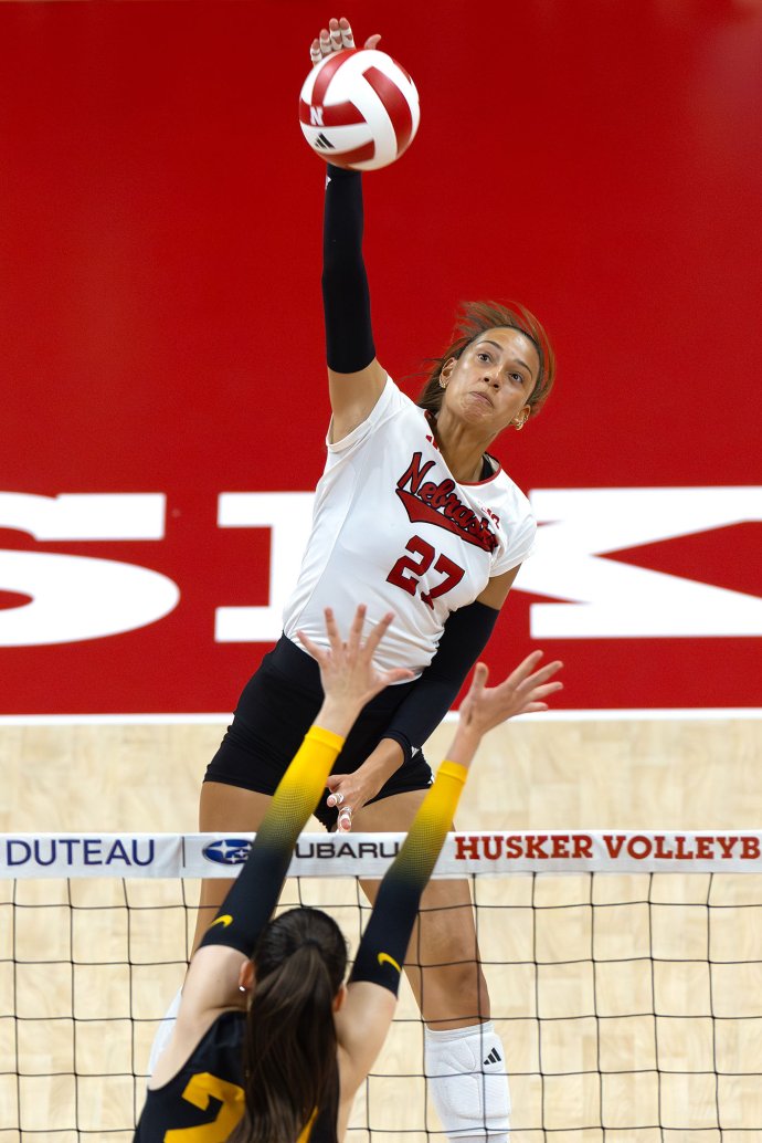 NCAA Volleyball 2025: Nebraska 3:0 Iowa