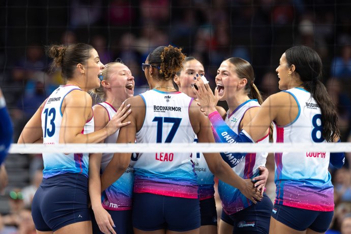 Omaha Supernovas players gather and celebrate a point during play against Dallas.
