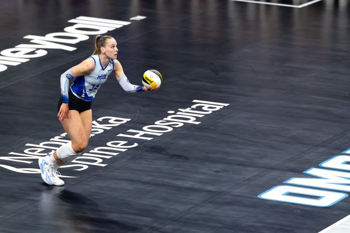 Dallas Pulse outside hitter Mimi Colyer (15) begins her service motion during play against Omaha.