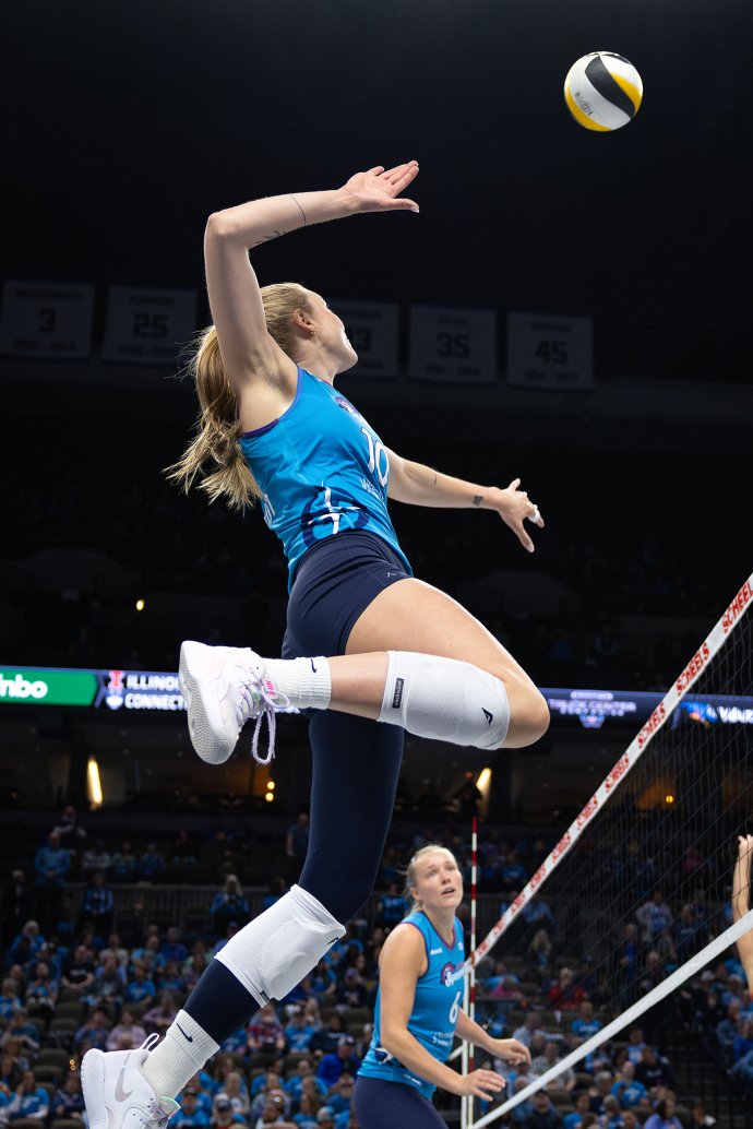 Omaha Supernovas middle blocker Kiara Reinhardt (10) rises near the net during pregame attack warmups.
