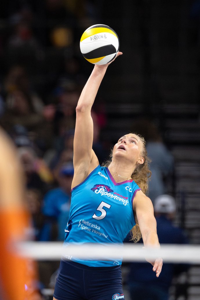 Omaha Supernovas outside hitter Brooke Nuneviller (5) extends to strike the ball on a second-set serve against the Indy Ignite.
