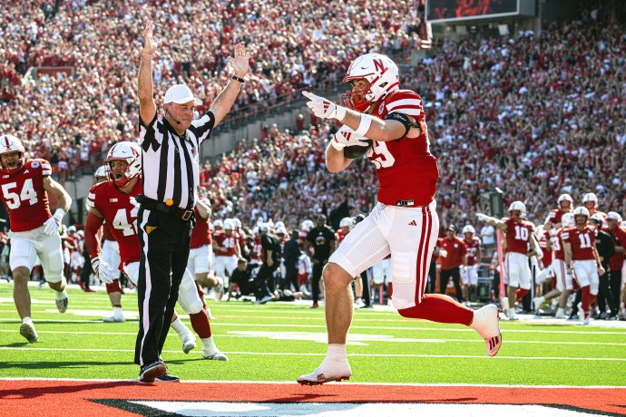 Nebraska tight end Carter Nelson (29) carries the ball into the end zone after recovering a blocked Michigan State punt.