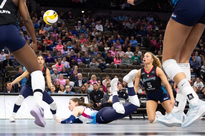 Omaha libero Allison Whitten (20) dives on the court while reaching a ball during a match against Columbus.